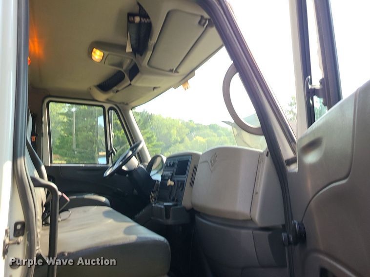 image for item MJ9295 2009 International 4300 DuraStar  box truck