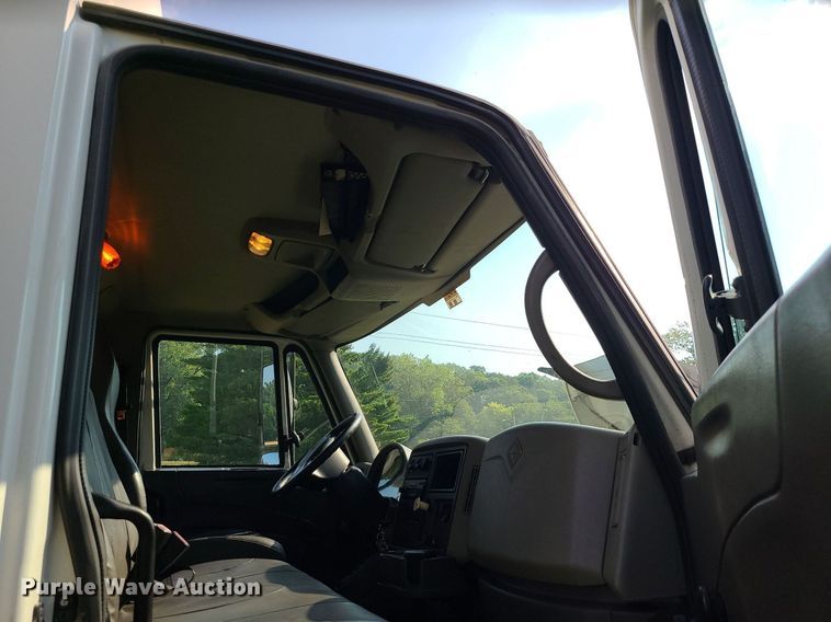 image for item MJ9295 2009 International 4300 DuraStar  box truck