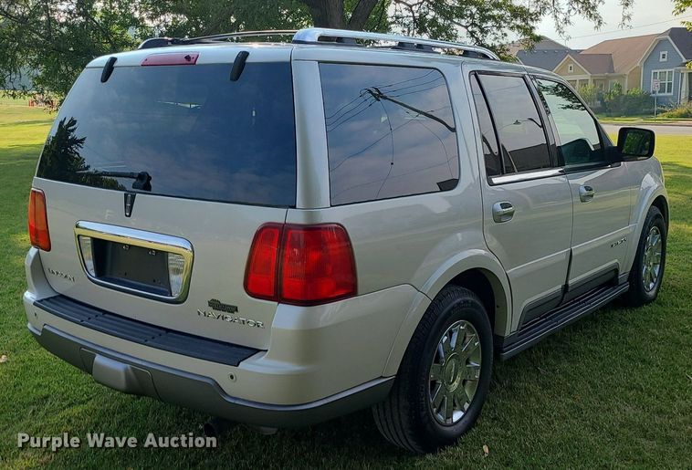 image for item MJ9296 2004 Lincoln Navigator  SUV