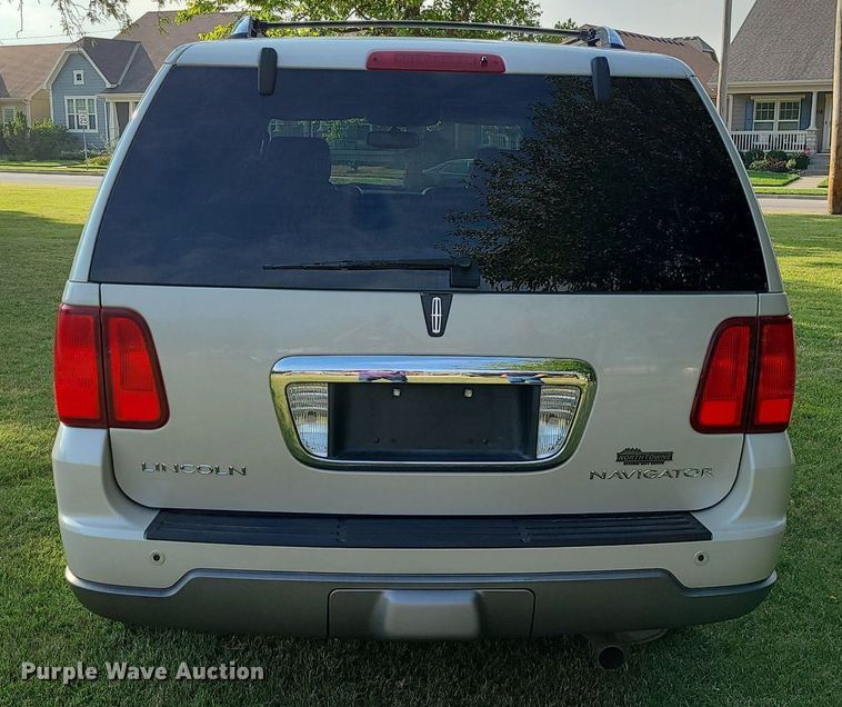 image for item MJ9296 2004 Lincoln Navigator  SUV
