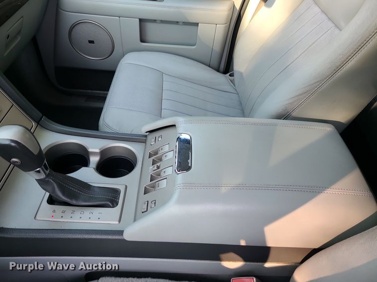 image for item MJ9296 2004 Lincoln Navigator  SUV