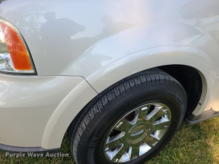 image for item MJ9296 2004 Lincoln Navigator  SUV