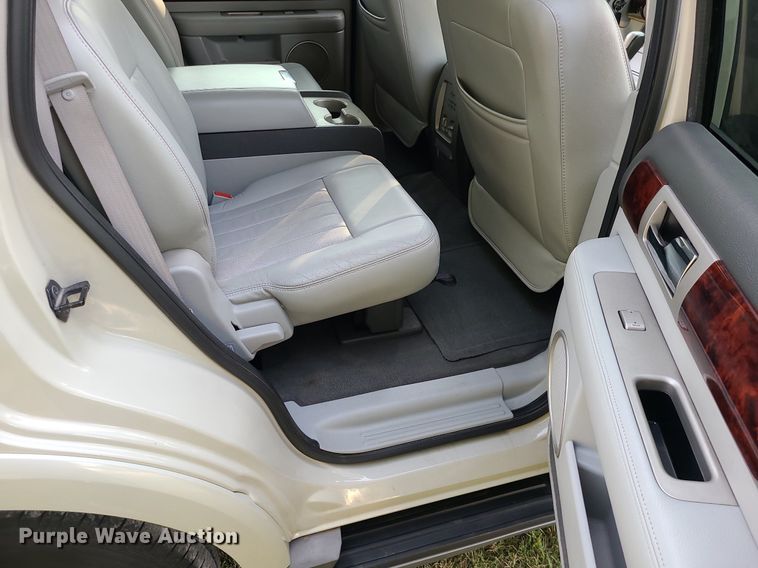 image for item MJ9296 2004 Lincoln Navigator  SUV
