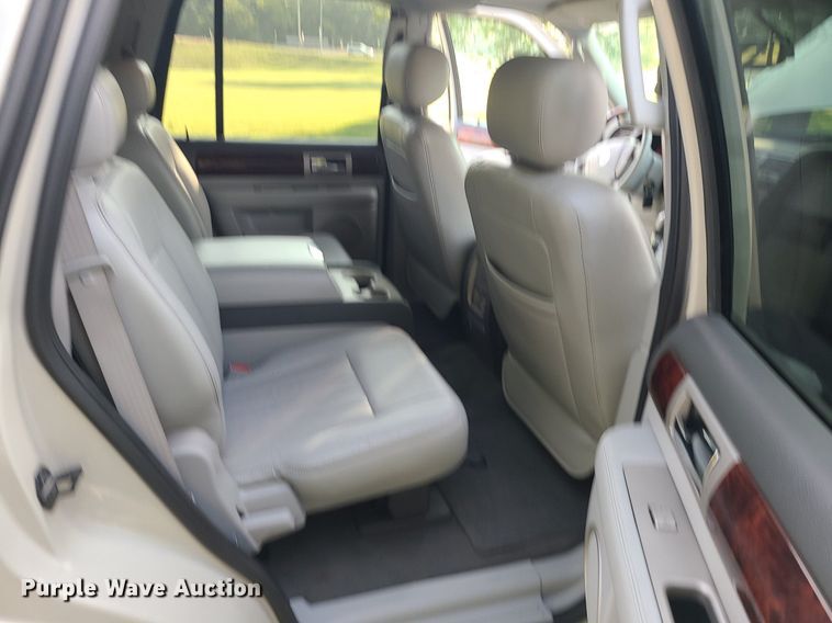 image for item MJ9296 2004 Lincoln Navigator  SUV