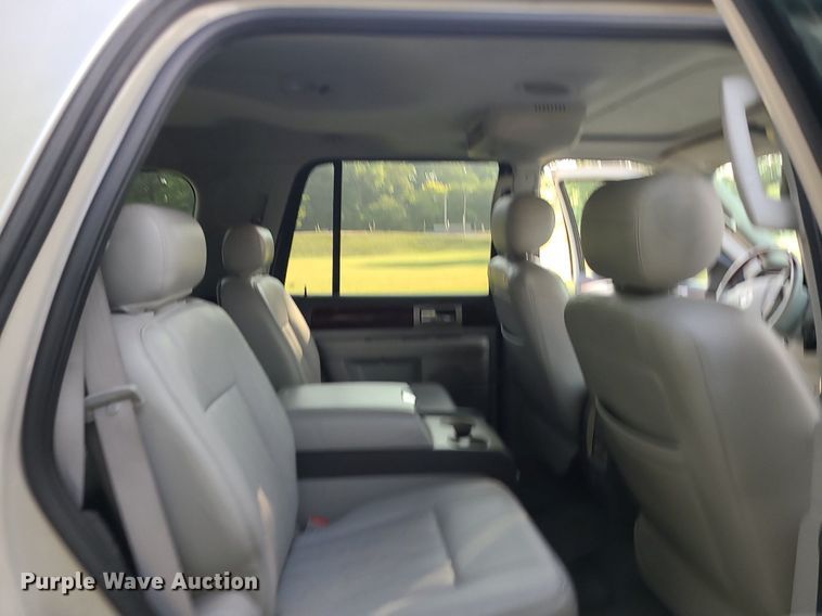 image for item MJ9296 2004 Lincoln Navigator  SUV