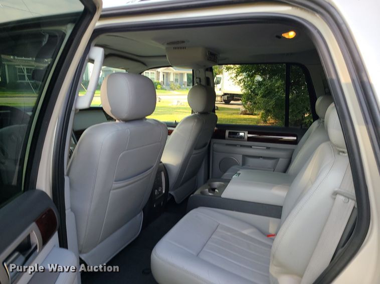 image for item MJ9296 2004 Lincoln Navigator  SUV