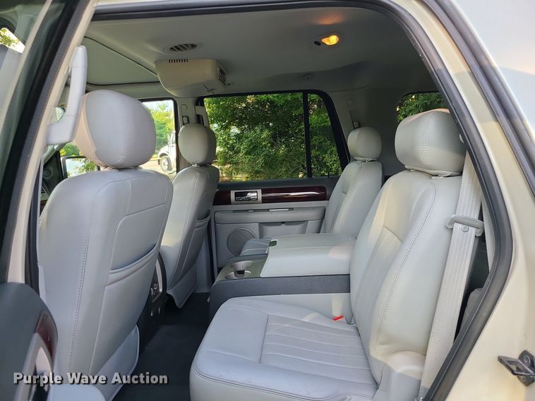 image for item MJ9296 2004 Lincoln Navigator  SUV