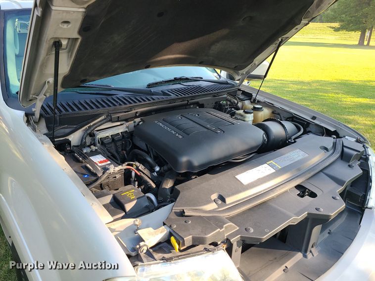 image for item MJ9296 2004 Lincoln Navigator  SUV