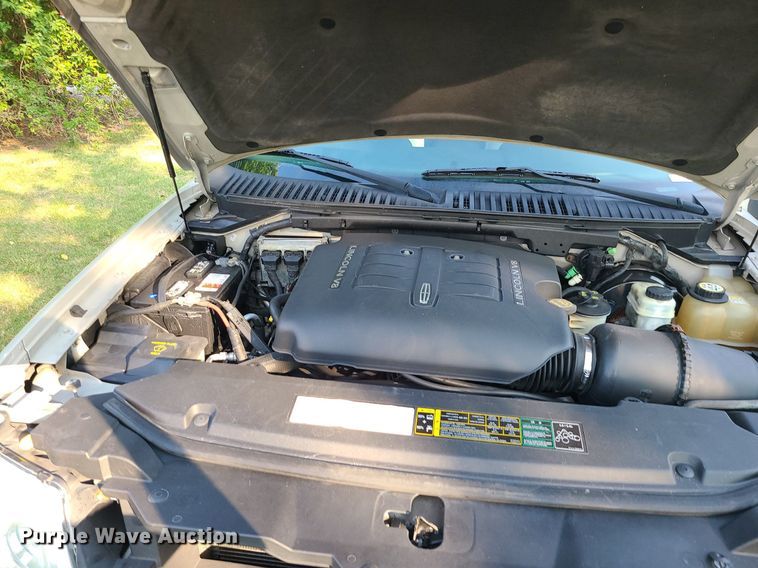 image for item MJ9296 2004 Lincoln Navigator  SUV