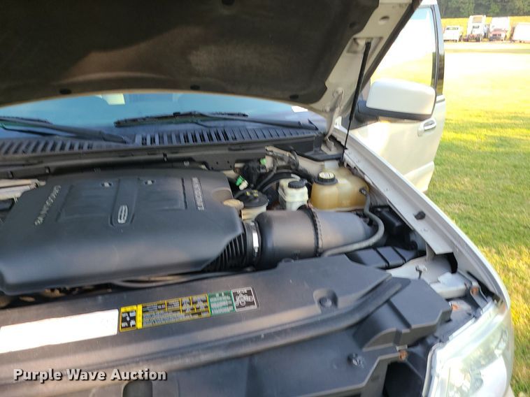 image for item MJ9296 2004 Lincoln Navigator  SUV