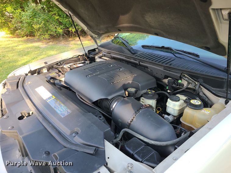 image for item MJ9296 2004 Lincoln Navigator  SUV