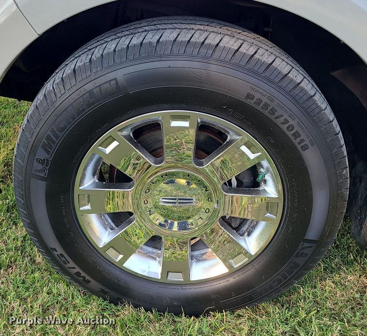 image for item MJ9296 2004 Lincoln Navigator  SUV