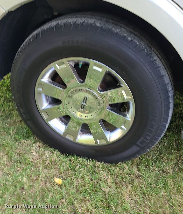 image for item MJ9296 2004 Lincoln Navigator  SUV