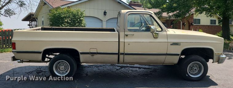 image for item MJ9298 1985 GMC K1500 High Sierra  pickup truck