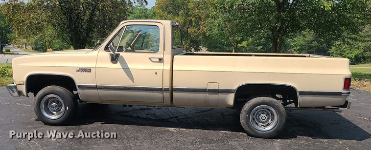 image for item MJ9298 1985 GMC K1500 High Sierra  pickup truck