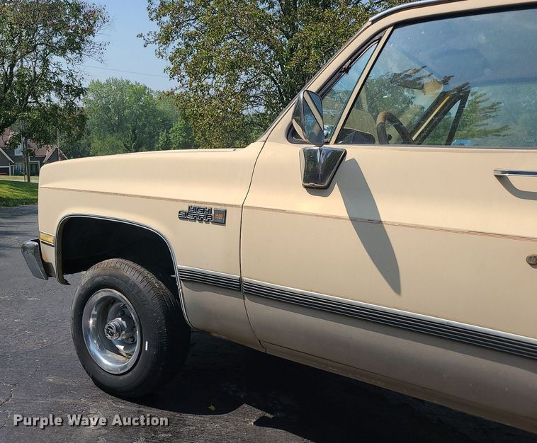 image for item MJ9298 1985 GMC K1500 High Sierra  pickup truck