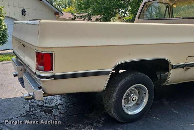 image for item MJ9298 1985 GMC K1500 High Sierra  pickup truck