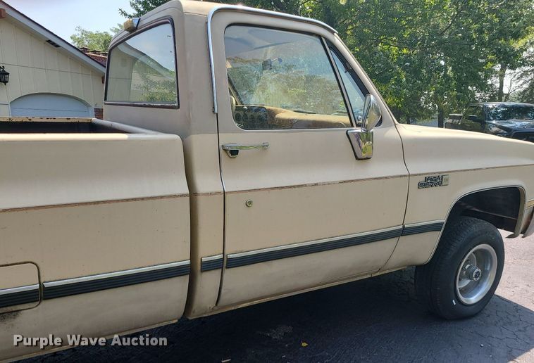 image for item MJ9298 1985 GMC K1500 High Sierra  pickup truck