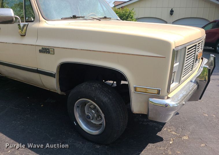 image for item MJ9298 1985 GMC K1500 High Sierra  pickup truck