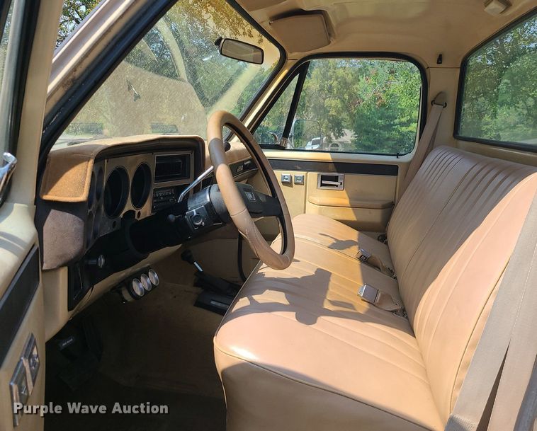 image for item MJ9298 1985 GMC K1500 High Sierra  pickup truck