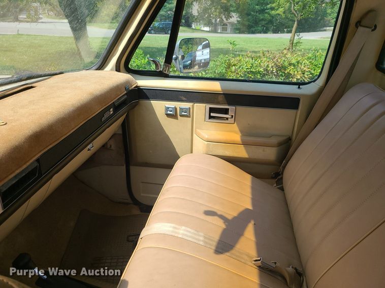 image for item MJ9298 1985 GMC K1500 High Sierra  pickup truck