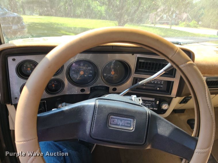 image for item MJ9298 1985 GMC K1500 High Sierra  pickup truck