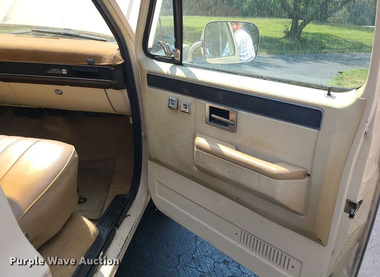 image for item MJ9298 1985 GMC K1500 High Sierra  pickup truck