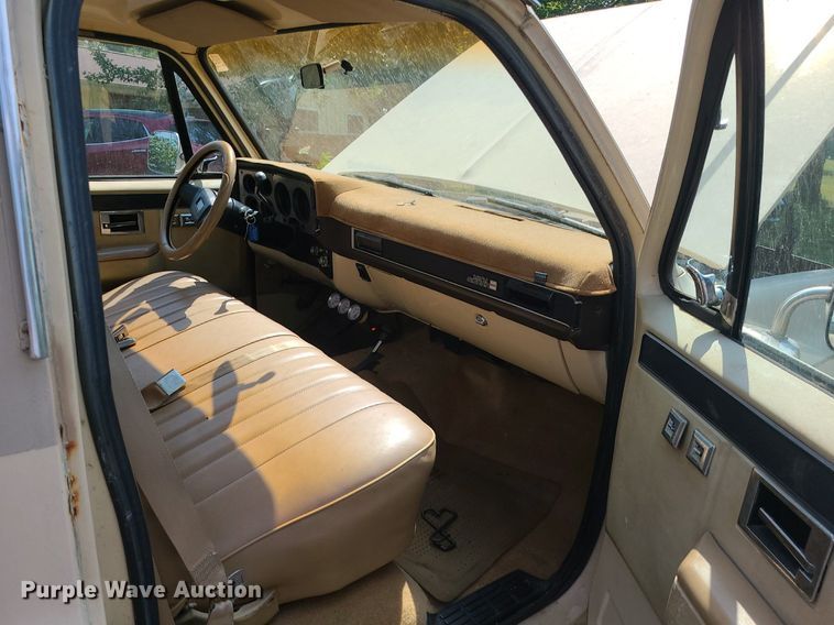 image for item MJ9298 1985 GMC K1500 High Sierra  pickup truck