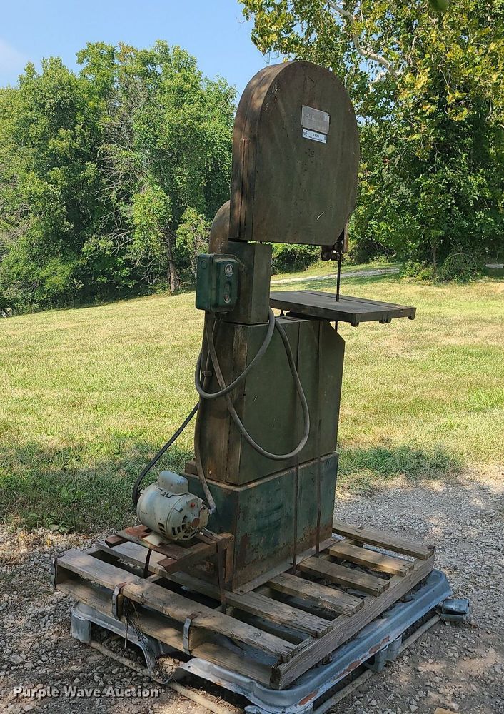 image for item MJ9299 C.H. & E. Manufacturing Co. BS20A  band saw