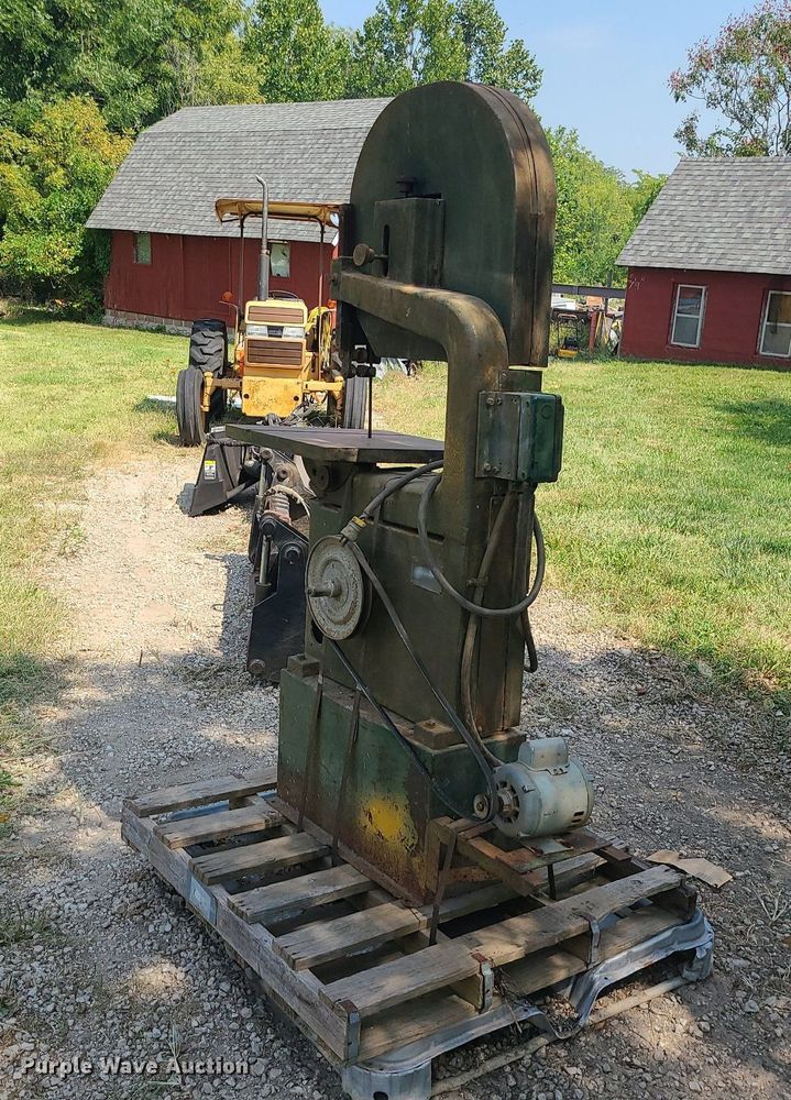 image for item MJ9299 C.H. & E. Manufacturing Co. BS20A  band saw