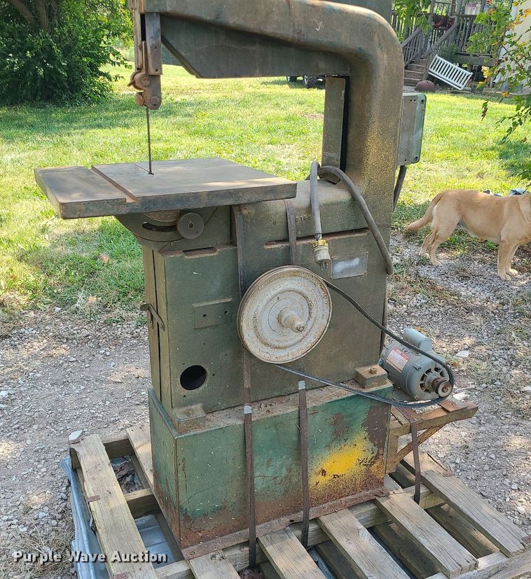 image for item MJ9299 C.H. & E. Manufacturing Co. BS20A  band saw