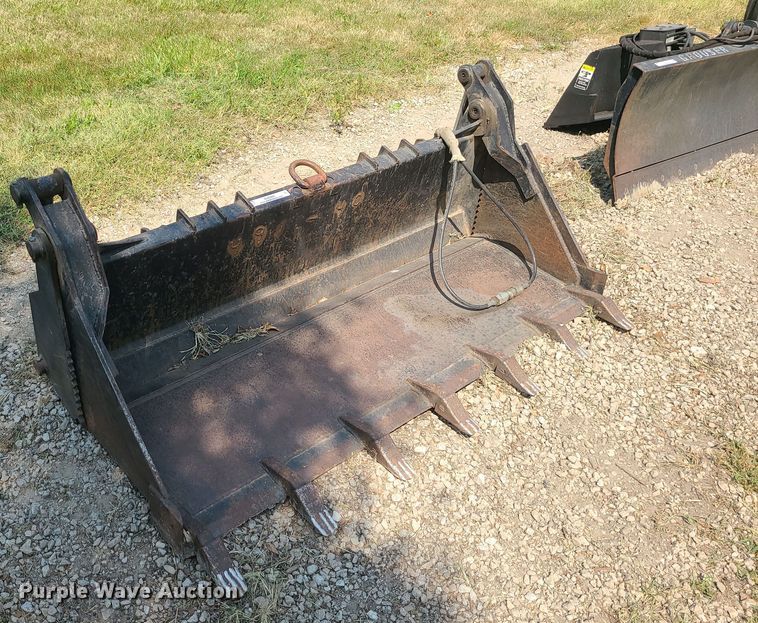 image for item MJ9300 72" W four-in-one skid steer bucket