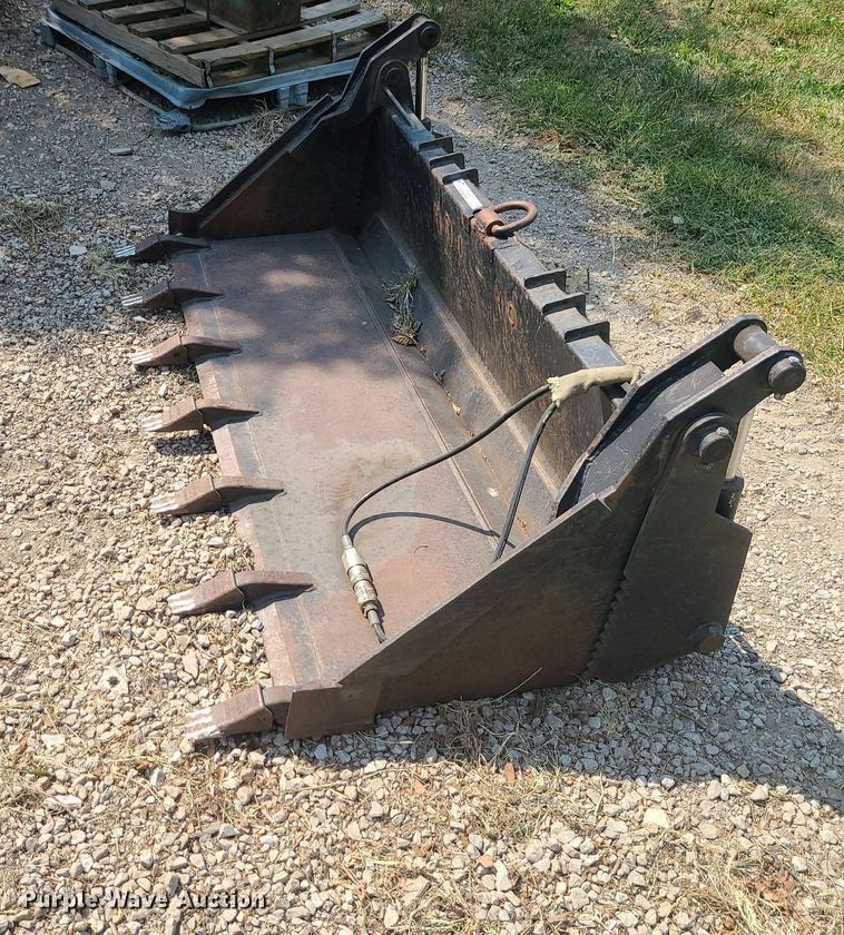 image for item MJ9300 72" W four-in-one skid steer bucket