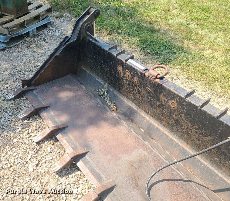 image for item MJ9300 72" W four-in-one skid steer bucket