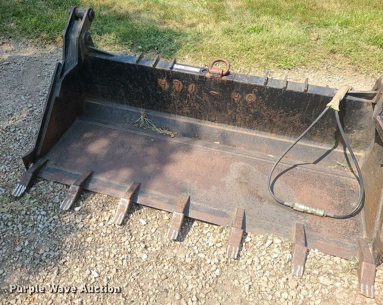 image for item MJ9300 72" W four-in-one skid steer bucket