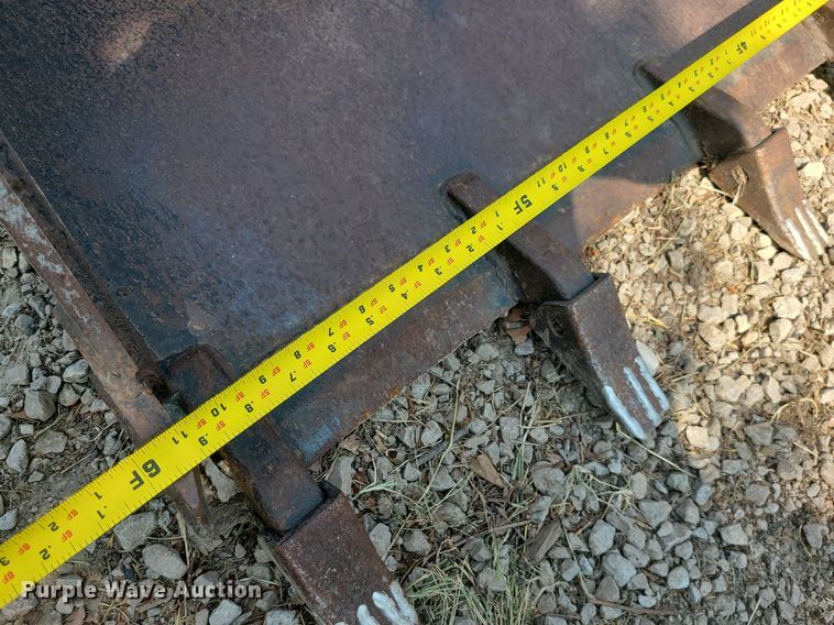 image for item MJ9300 72" W four-in-one skid steer bucket