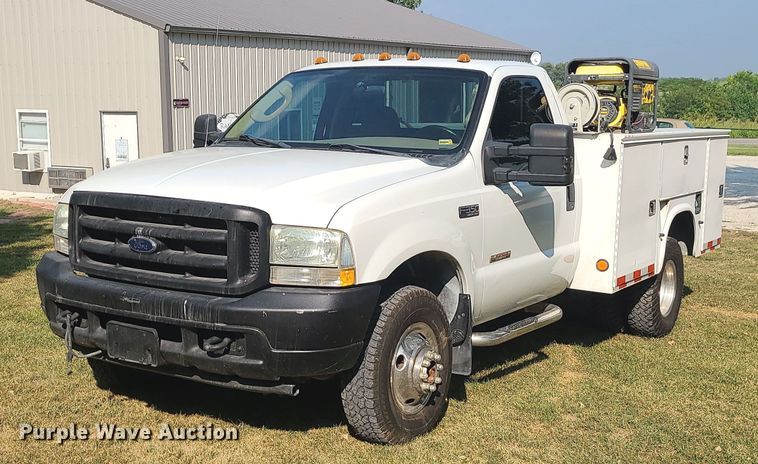 image for item MJ9303 2004 Ford F350 Super Duty  utility bed pickup truck