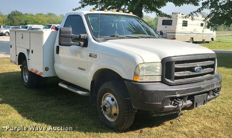 image for item MJ9303 2004 Ford F350 Super Duty  utility bed pickup truck