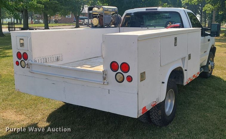 image for item MJ9303 2004 Ford F350 Super Duty  utility bed pickup truck