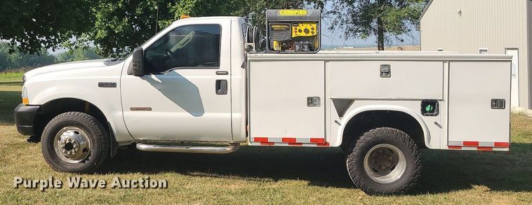 image for item MJ9303 2004 Ford F350 Super Duty  utility bed pickup truck