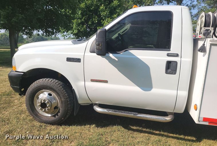 image for item MJ9303 2004 Ford F350 Super Duty  utility bed pickup truck