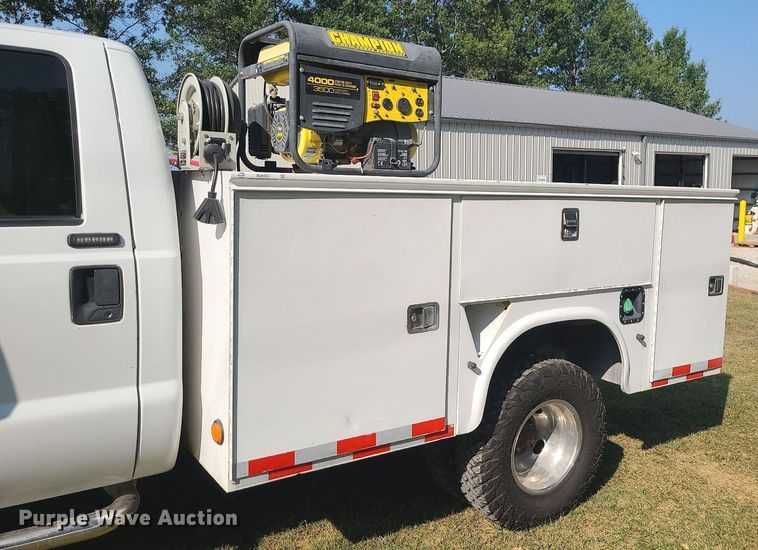 image for item MJ9303 2004 Ford F350 Super Duty  utility bed pickup truck