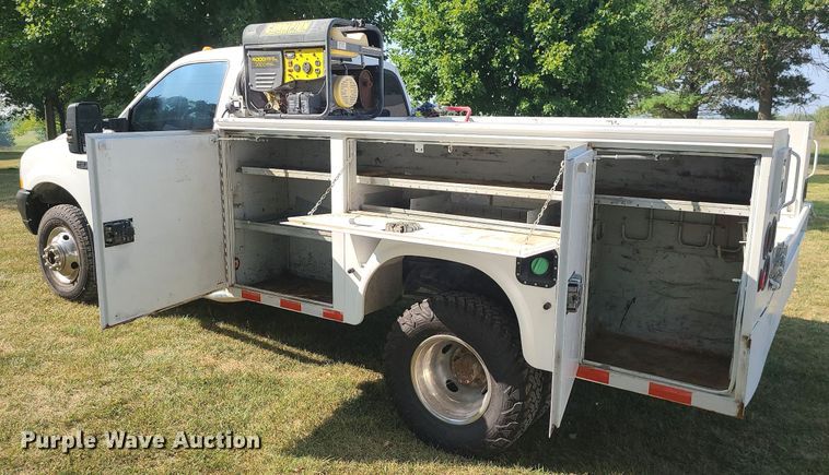 image for item MJ9303 2004 Ford F350 Super Duty  utility bed pickup truck