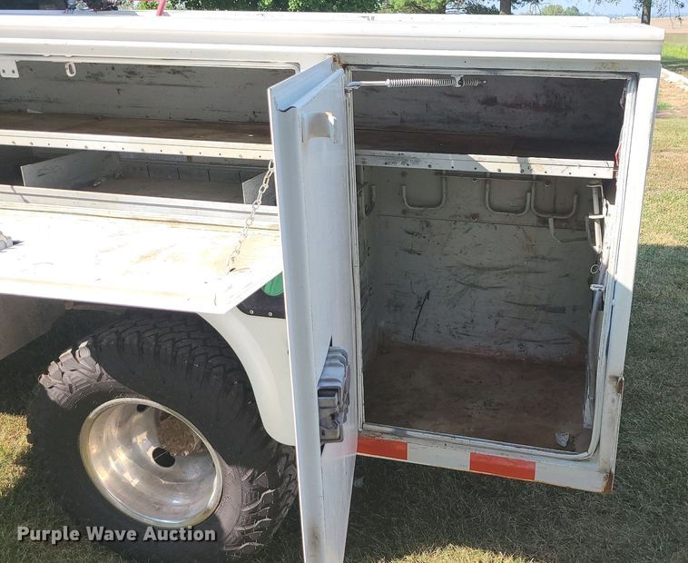 image for item MJ9303 2004 Ford F350 Super Duty  utility bed pickup truck