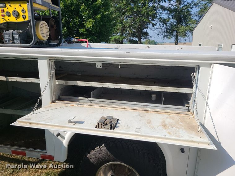 image for item MJ9303 2004 Ford F350 Super Duty  utility bed pickup truck