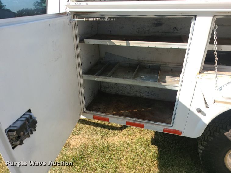 image for item MJ9303 2004 Ford F350 Super Duty  utility bed pickup truck