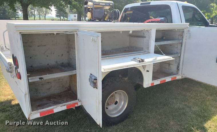 image for item MJ9303 2004 Ford F350 Super Duty  utility bed pickup truck