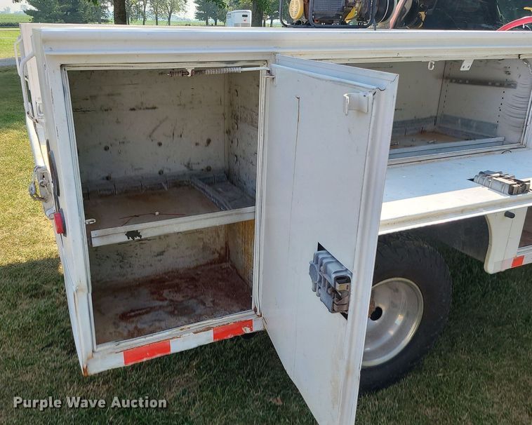 image for item MJ9303 2004 Ford F350 Super Duty  utility bed pickup truck