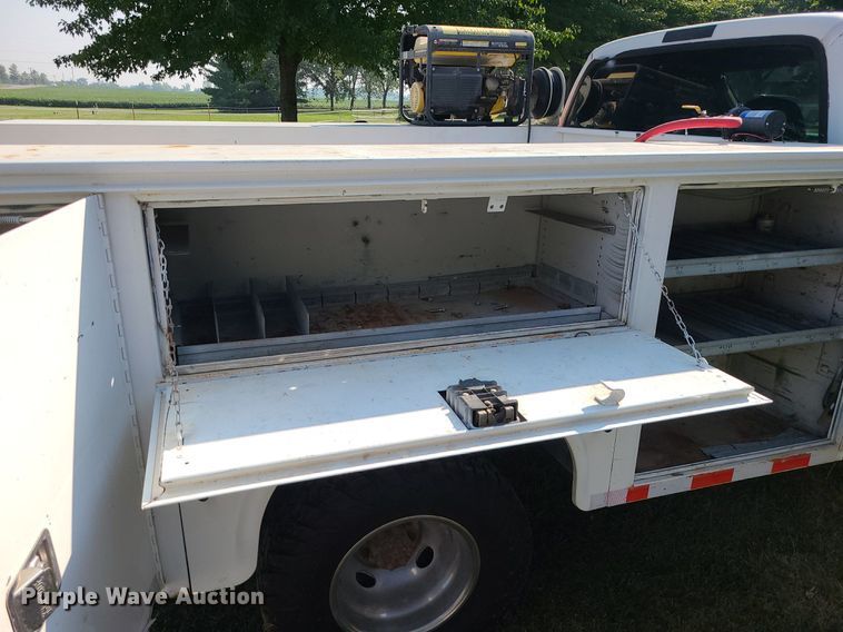 image for item MJ9303 2004 Ford F350 Super Duty  utility bed pickup truck