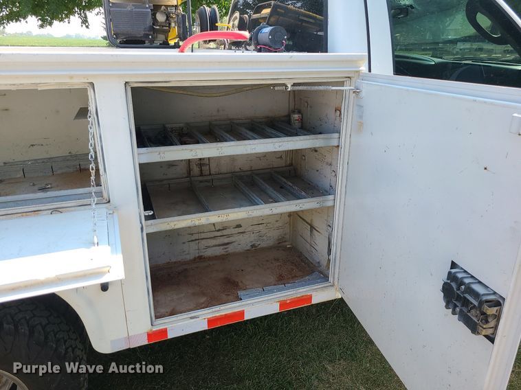 image for item MJ9303 2004 Ford F350 Super Duty  utility bed pickup truck